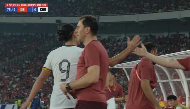 國足本場(chǎng)第四個(gè)換人：張玉寧第76分鐘被換下，王子銘登場(chǎng)