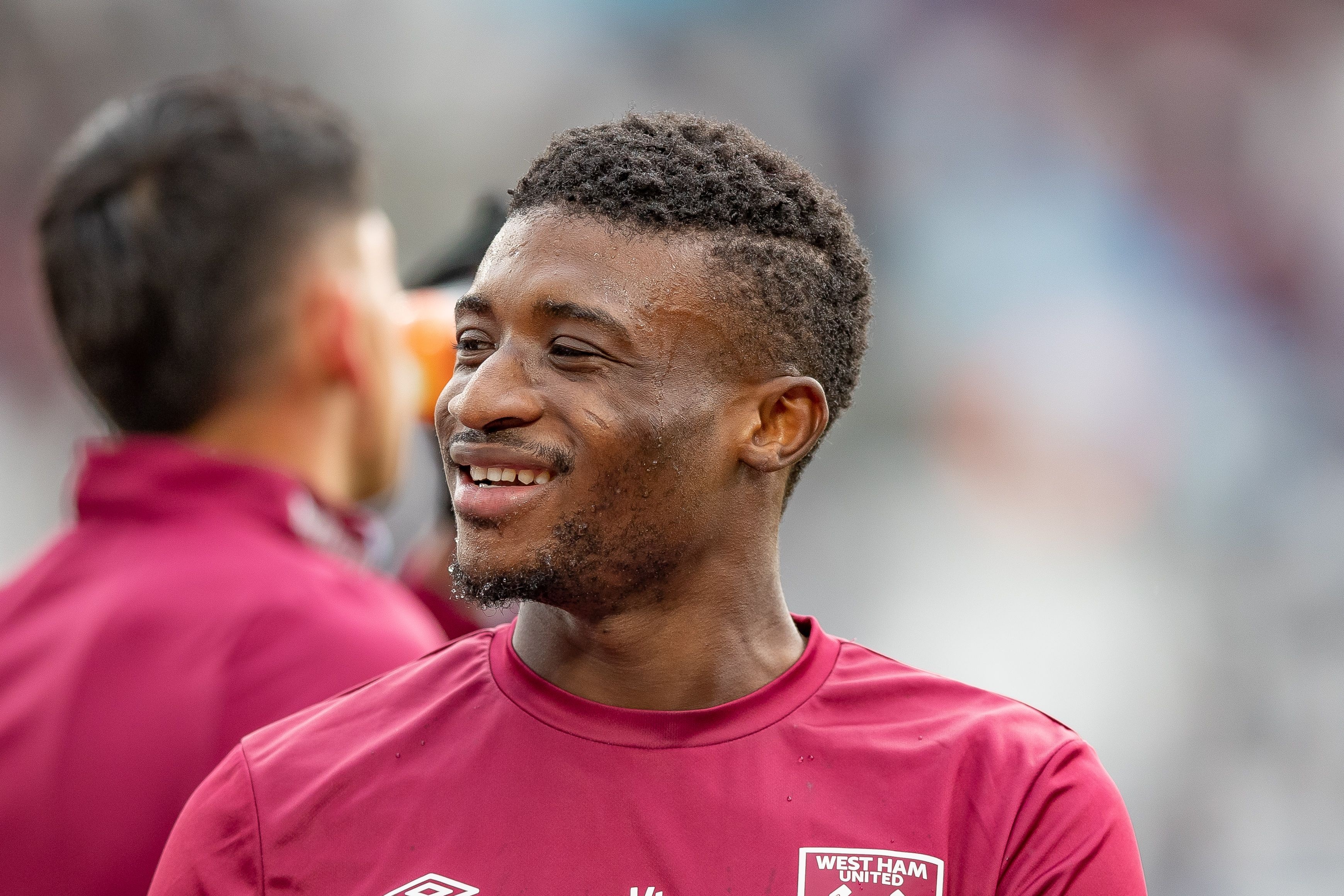 talkSPORT：切爾西以球員+現金方式報價(jià)庫杜斯，被西漢姆拒絕