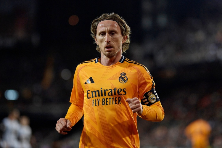 薩基質(zhì)疑米蘭簽魔笛：快40了！能否適應高強度比賽？年輕人是未來(lái)