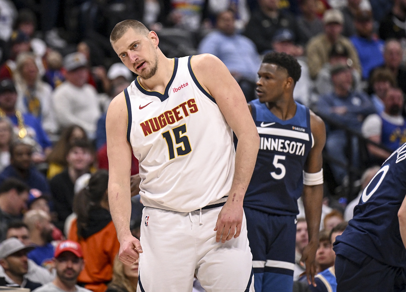 考辛斯：個(gè)人魅力是超巨的重要標準 比如約基奇你就無(wú)法推銷(xiāo)他