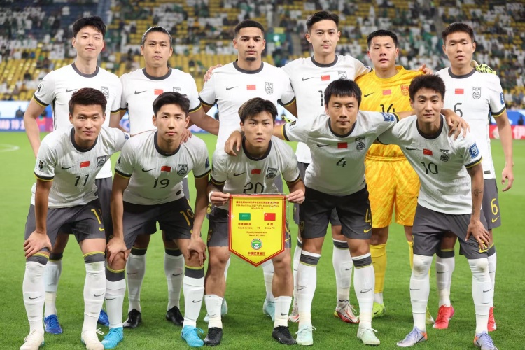 津媒：國足戰印尼需當心客場(chǎng)因素，球員對悶熱的天氣報以苦笑