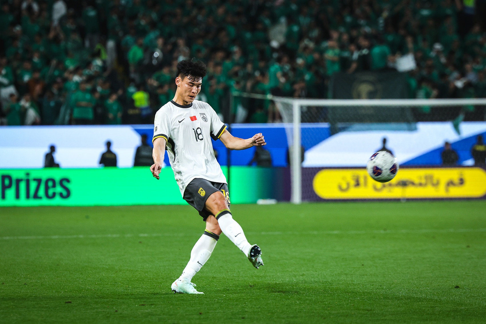 記者：韓鵬飛是個(gè)踢球實(shí)在的球員，嘗試用好他會(huì )越來(lái)越好用