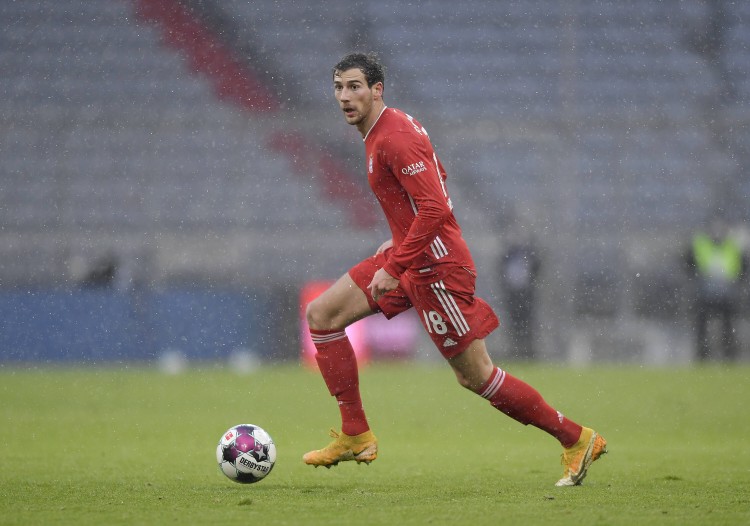 記者：世俱杯遭遇中衛荒，拜仁考慮讓斯坦尼西奇和格雷茨卡搭檔