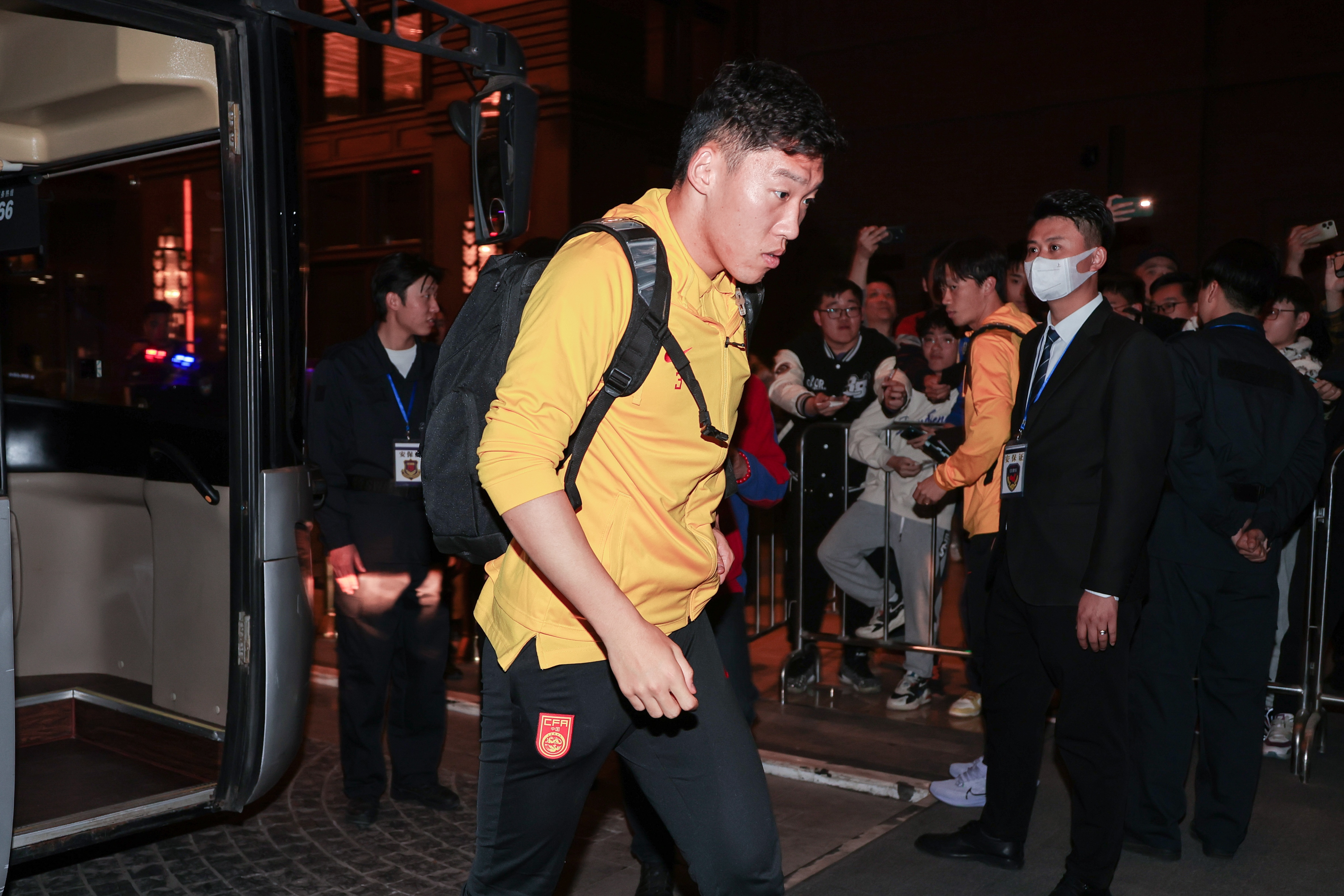 記者：朱辰杰和胡荷韜都將拍片檢查，初步診斷看朱辰杰很可能拉傷