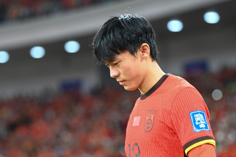 成都蓉城官方：俱樂(lè )部正積極與國家隊聯(lián)系，跟進(jìn)胡荷韜身體狀況