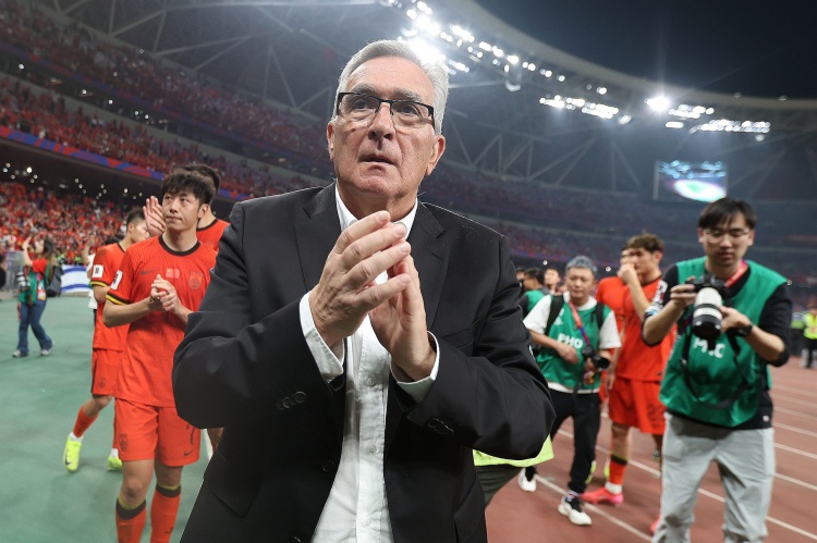 體壇：伊萬(wàn)暫不下課！東亞杯大概率依然由他率隊