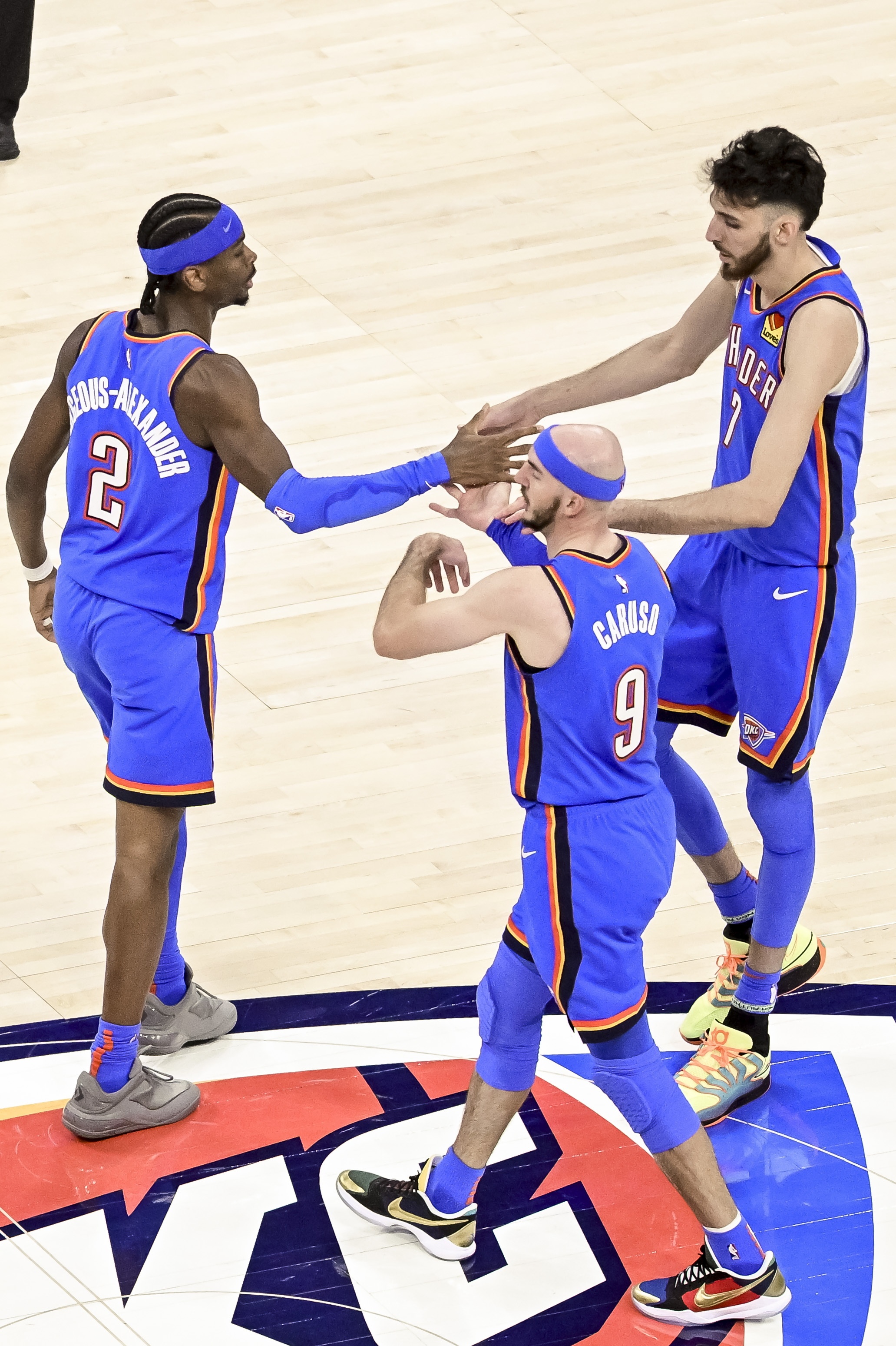 防守壓迫力&進(jìn)攻紀律性拉滿(mǎn)！上半場(chǎng)雷霆送出11次搶斷 對手0次