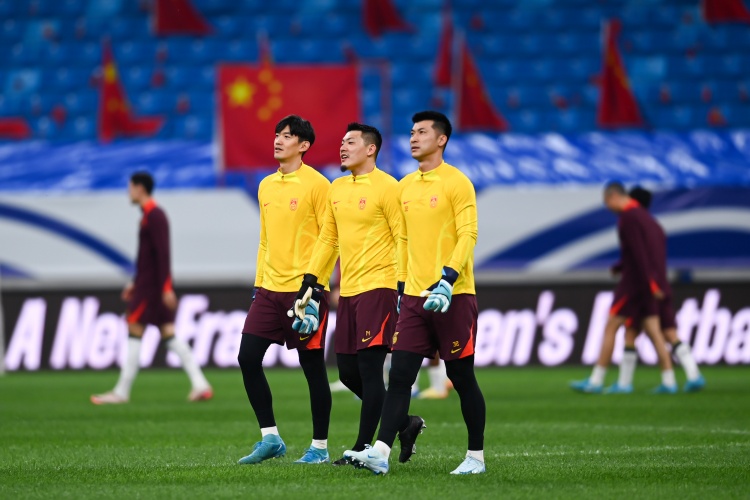 更新?lián)Q代在即??國足三大國門(mén)均超34歲，王大雷9場(chǎng)丟20球1次零封