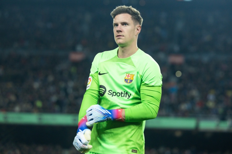 每體：賽季末時(shí)巴薩和特獅對彼此互有不滿(mǎn)，球員與弗里克關(guān)系緊張