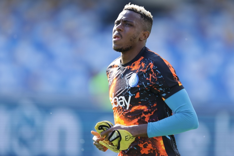 羅馬諾：新月超7000萬(wàn)歐再次報價(jià)奧斯梅恩，也提升了球員薪水報價(jià)