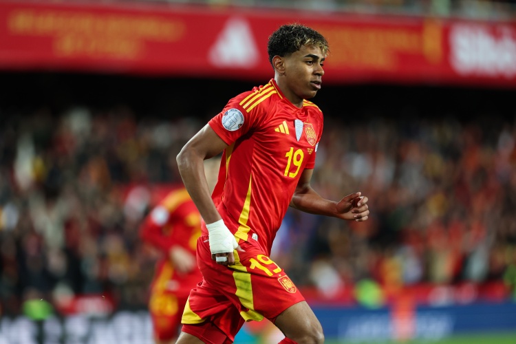 歐洲媒體贊亞馬爾：從拿破侖到亞馬爾 18歲前進(jìn)法國三球堪比貝利