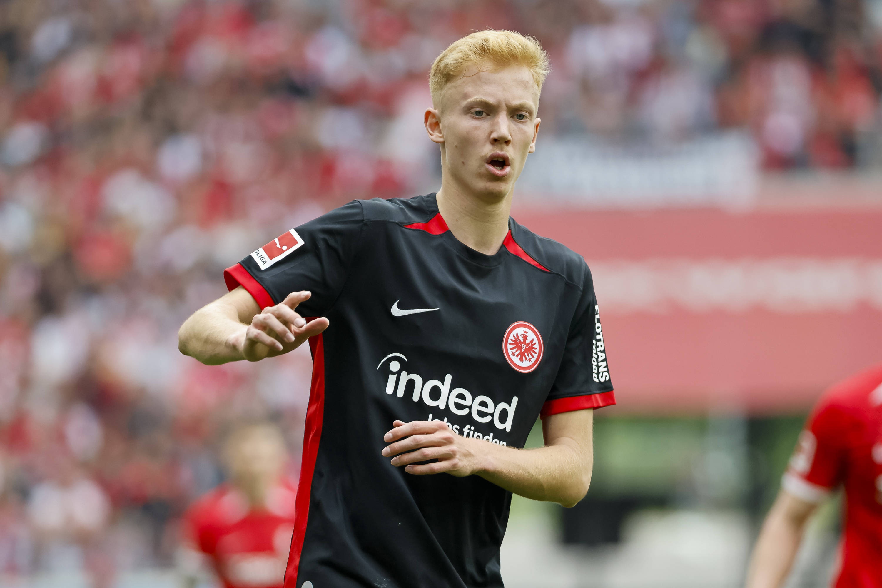 圖片報：曼城、皇馬和槍手有意法蘭克福中場(chǎng)拉爾森，球員傾向留隊