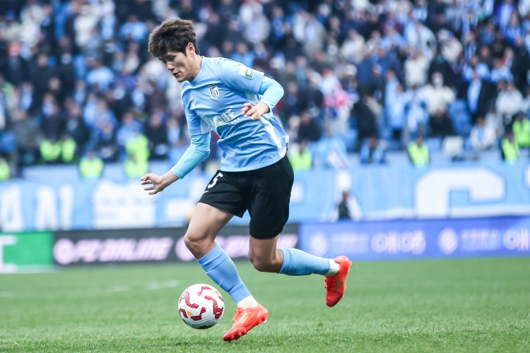 國足補招！劉祝潤成為大連英博隊史首位國腳，本賽季9場(chǎng)1球1助