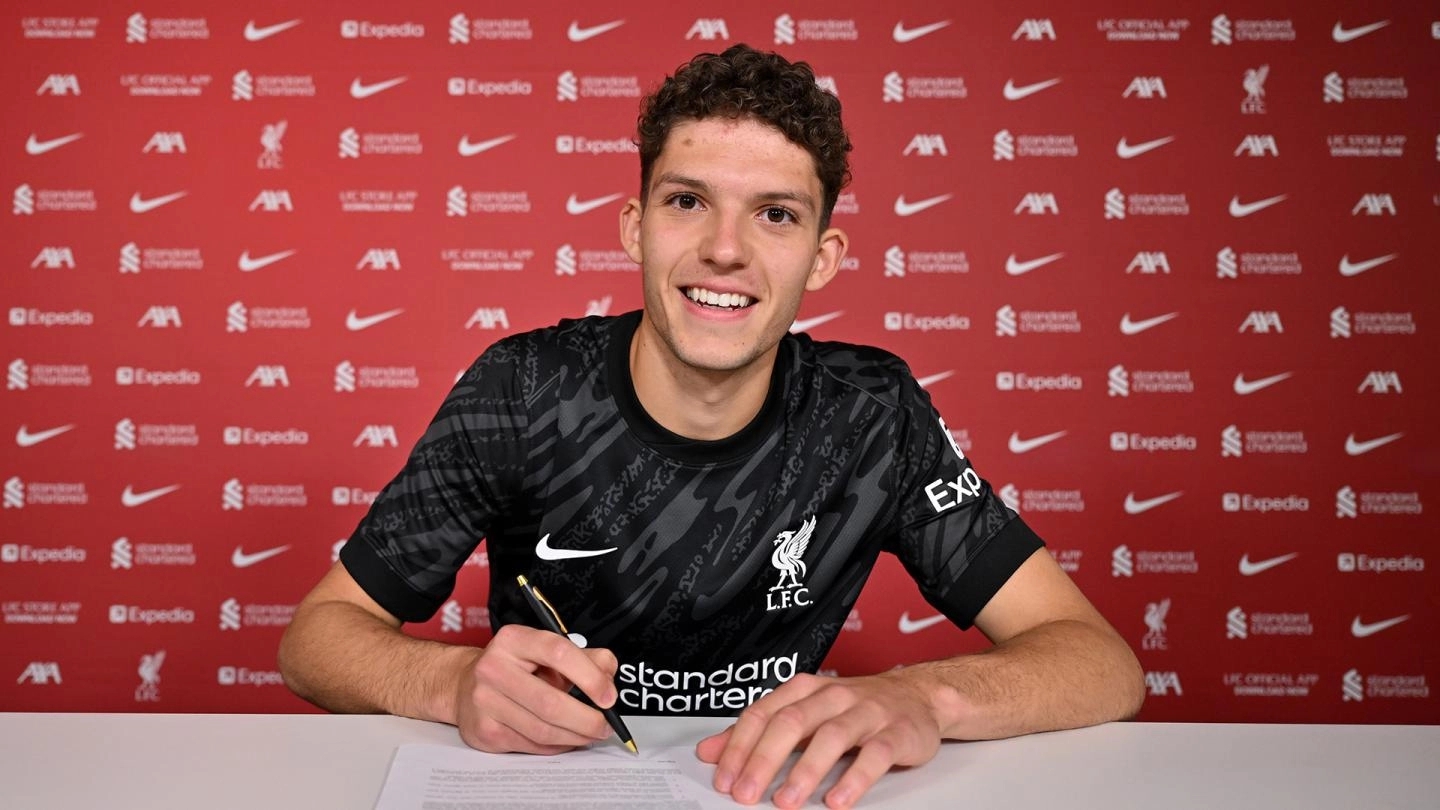 官方：利物浦簽下20歲門(mén)將阿爾明-佩奇，轉會(huì )費150萬(wàn)鎊
