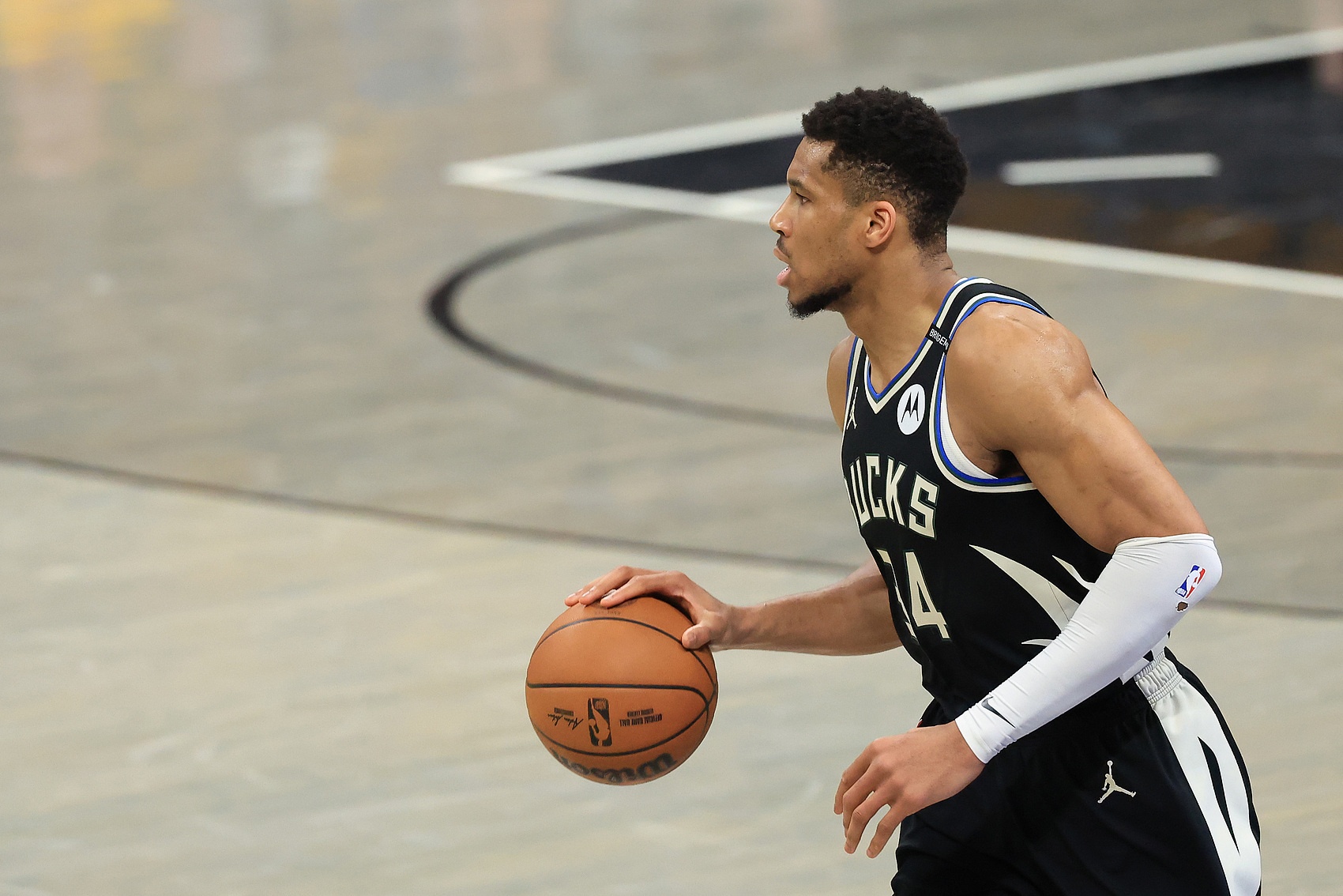 奧尼爾to字母哥：別去洛杉磯 那會(huì )面臨一半稅收&更大的負擔壓力