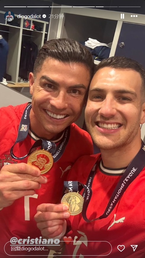 達洛特社媒上傳與C羅合影，兩人曬出歐國聯(lián)獎牌&笑容燦爛