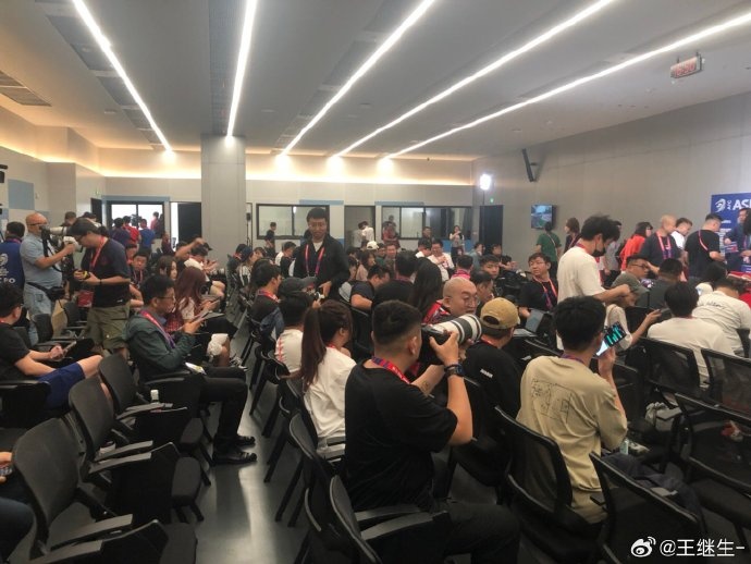 18強賽收官戰！記者：國足賽前發(fā)布會(huì )媒體記者還是不少