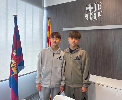 韓國新星！韓媒：14歲韓國雙胞胎兄弟轉投巴薩梯隊，已簽約5年