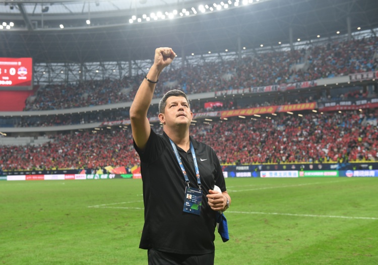 足球報：梅州客家間歇期不敢怠慢，正尋找有一定競爭力的球員