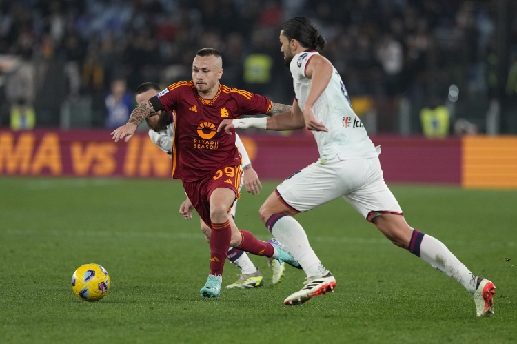 記者：利雅得新月提出1800萬(wàn)歐元+獎金的報價(jià)，嘗試引進(jìn)安吉利諾