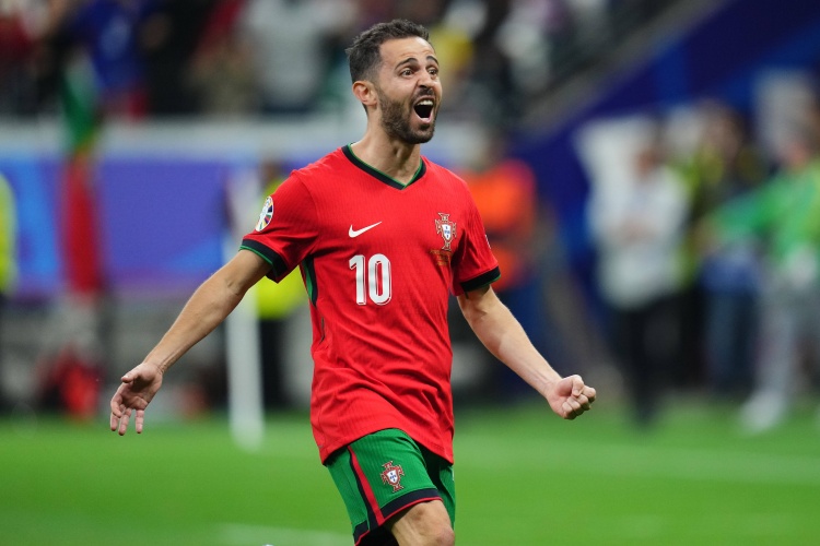 B席：對球迷摔下看臺不幸身亡表示哀悼 歐國聯(lián)奪冠讓我們非常自豪