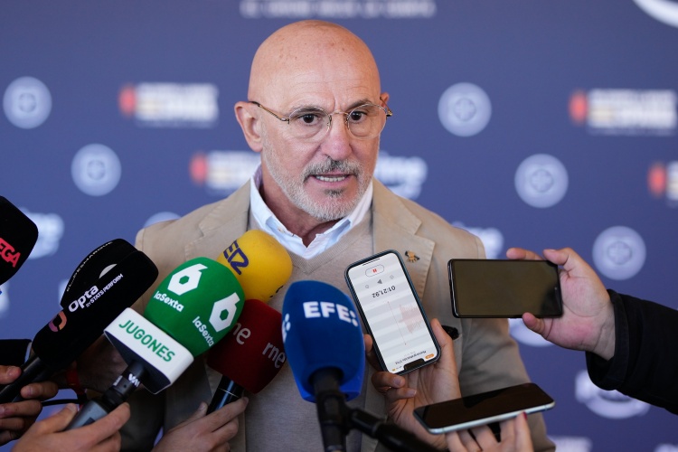 德拉富恩特：葡萄牙是我們面對過(guò)的最強隊伍 莫拉塔失點(diǎn)是我責任