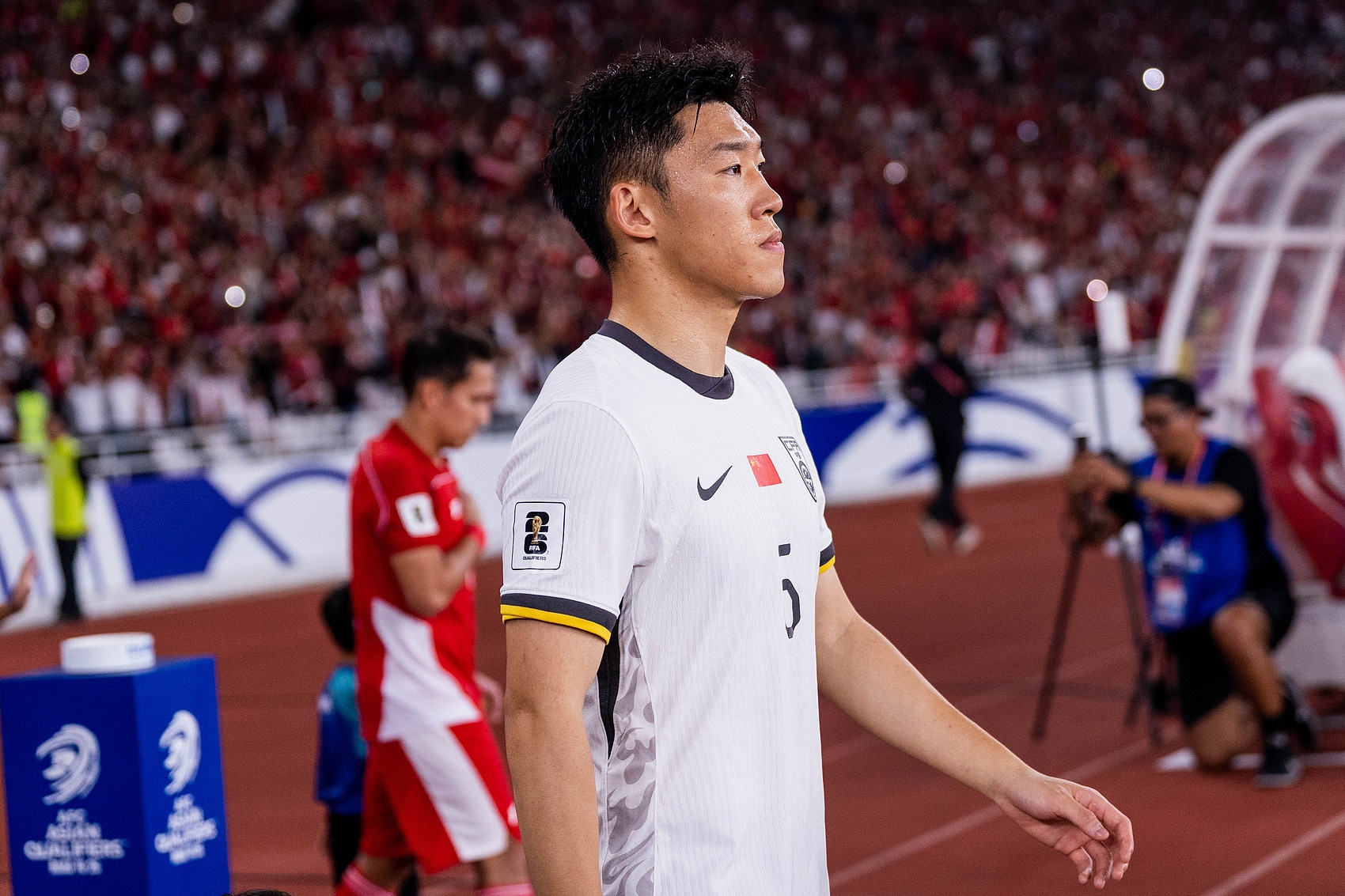 記者：國足好歹去亞洲最高水平舞臺見(jiàn)過(guò)世面了，抓緊換帥別磨嘰了