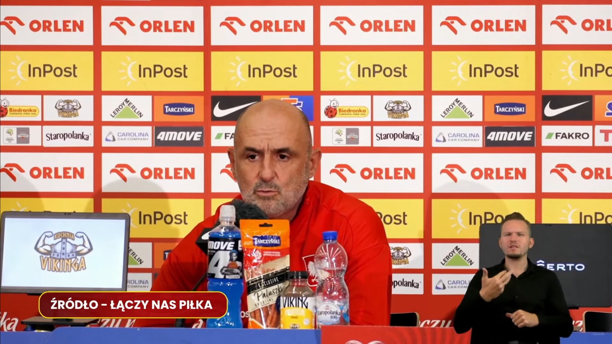 波蘭主帥：萊萬(wàn)說(shuō)他想放棄隊長(cháng)我說(shuō)決定不能他做，電話(huà)告知很正常