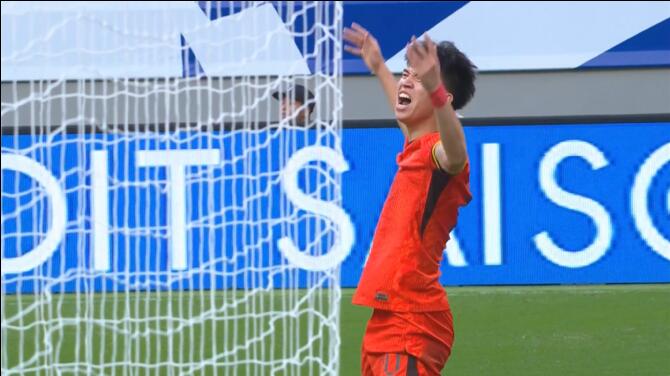 王鈺棟暴突下底急?？矍?，起身時(shí)被放倒，裁判&VAR認定不是點(diǎn)球！