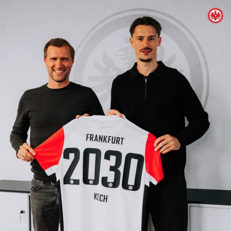 不去藥廠(chǎng)&多特！官方：28歲中衛羅賓-科赫和法蘭克福續約至2030年