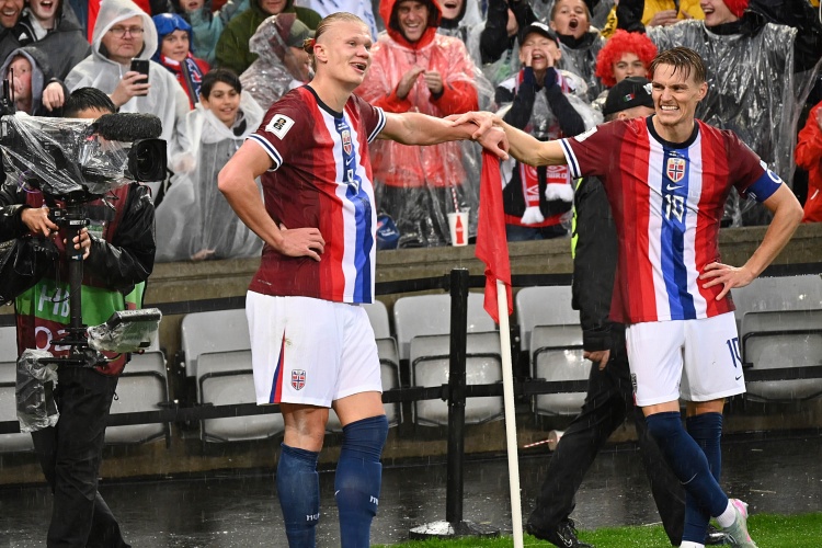 哈蘭德43場(chǎng)國家隊比賽打進(jìn)42球，場(chǎng)均進(jìn)球數0.97