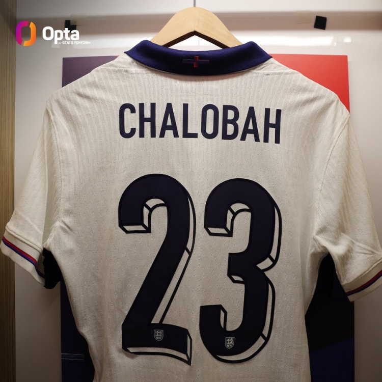 查洛巴首發(fā)出戰，自2019年以來(lái)第8名完成英格蘭隊首秀的藍軍球員