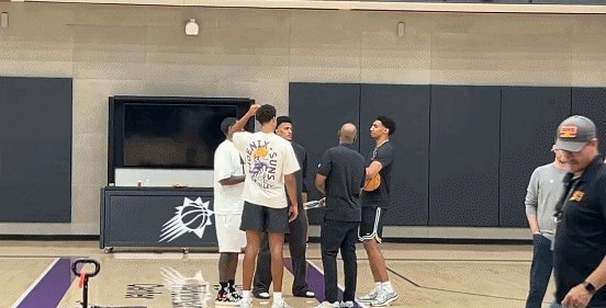 力挺??鄧恩&伊戈達羅&羅伊斯-奧尼爾等球員 參加新帥發(fā)布會(huì )