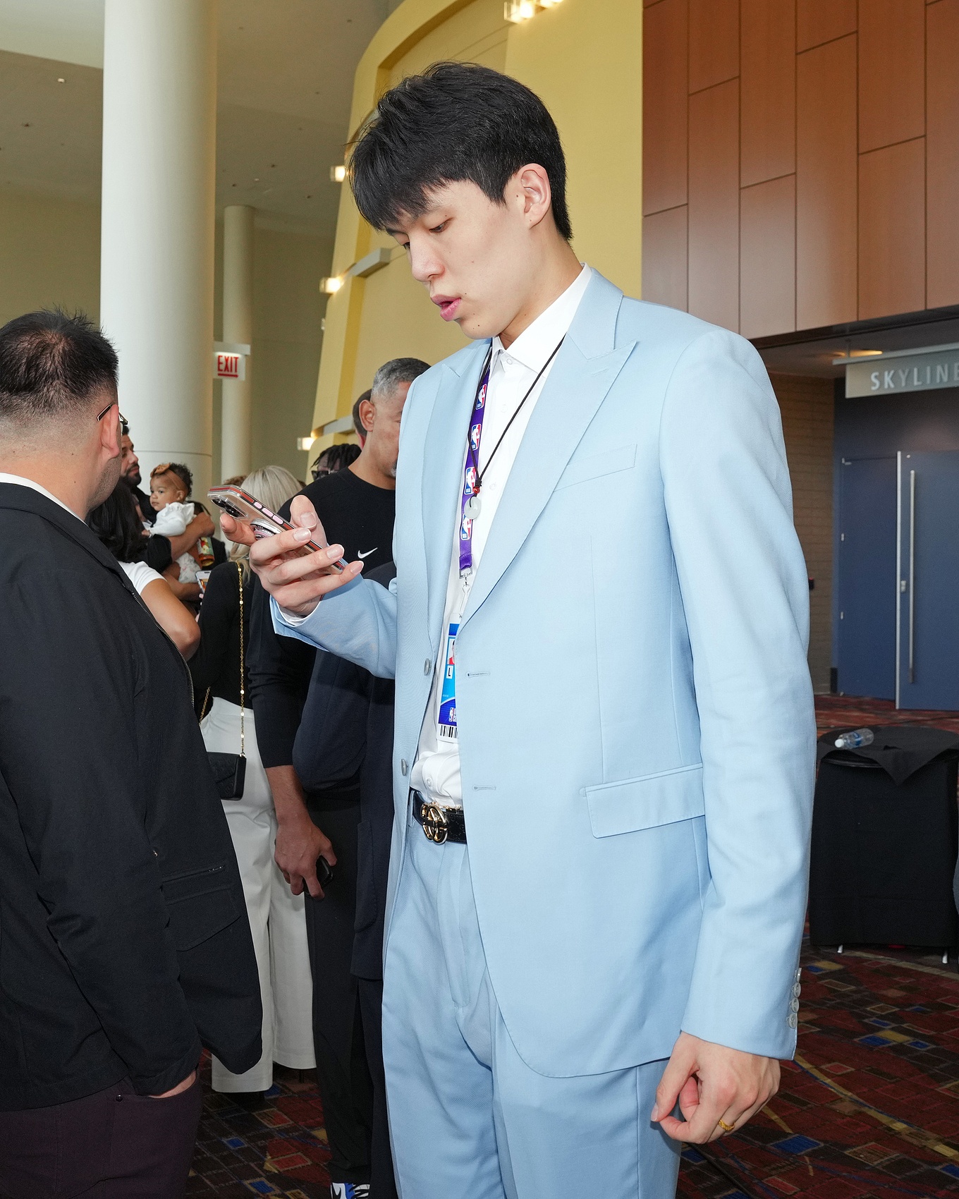 楊瀚森目前已試訓7隊：開(kāi)拓者 爵士 太陽(yáng) 雄鹿 魔術(shù) 步行者 籃網(wǎng)