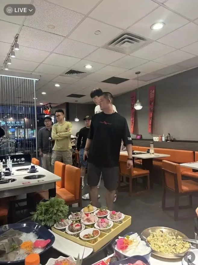 ??試訓衛冕冠軍？網(wǎng)友在波士頓火鍋店偶遇楊瀚森