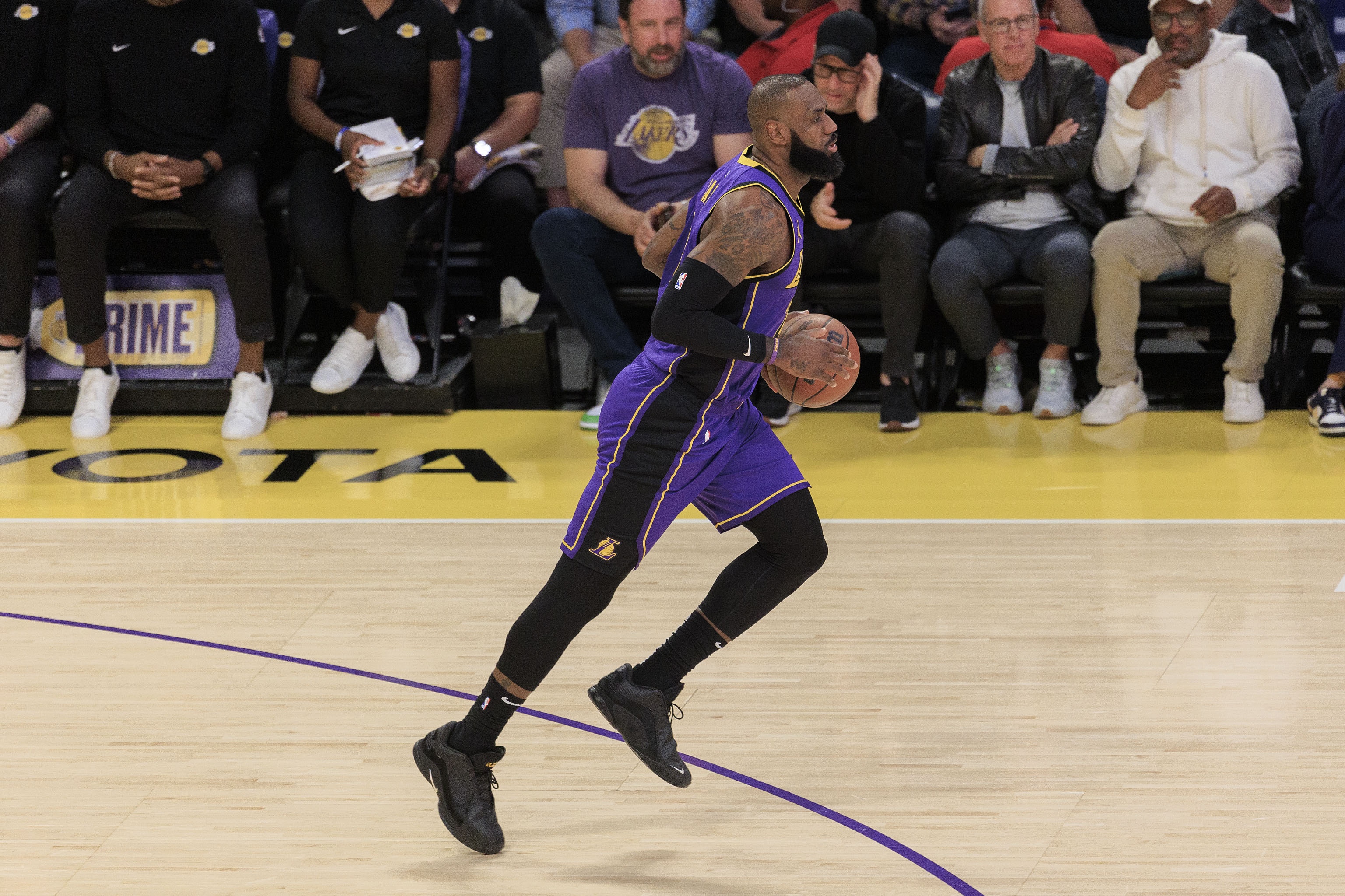 貝弗利：沒(méi)技術(shù)不可能成得分最多的人 詹姆斯有很多技術(shù)