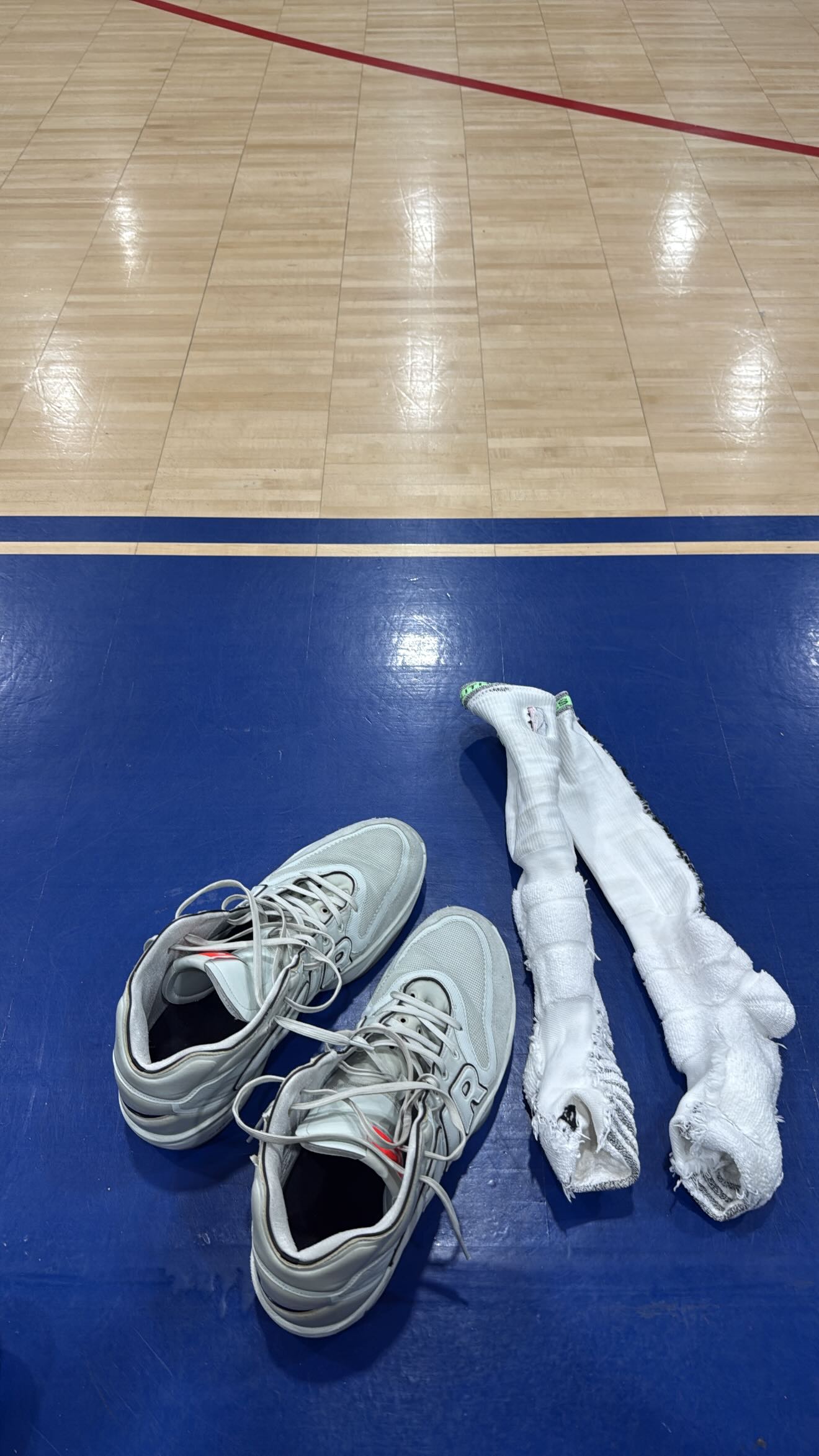 ??休賽期冠軍他來(lái)了！本西時(shí)隔一周更新動(dòng)態(tài) 曬訓練鞋&訓練襪！