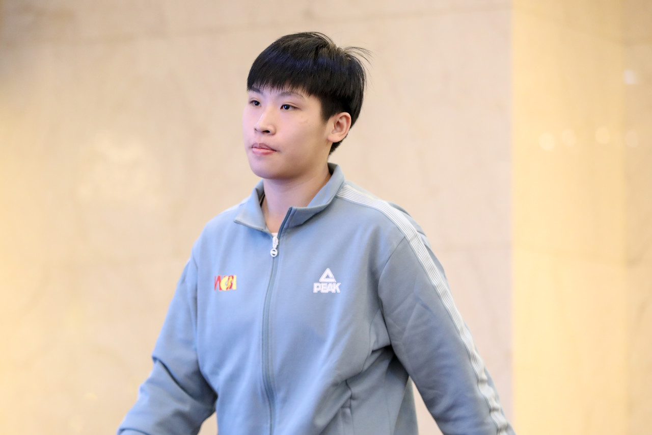 很能搶?zhuān)￡惷髁婺玫?分拼下12籃板 其中5個(gè)前場(chǎng)籃板