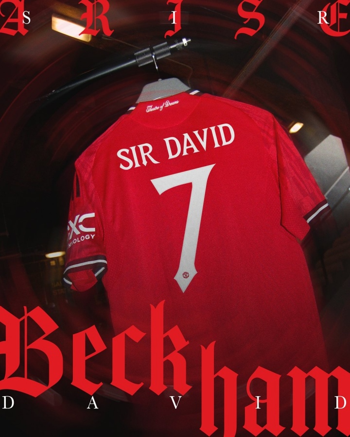 曼聯(lián)社媒曬貝爵球衣：向貝克漢姆爵士致以熱烈祝賀，你當之無(wú)愧