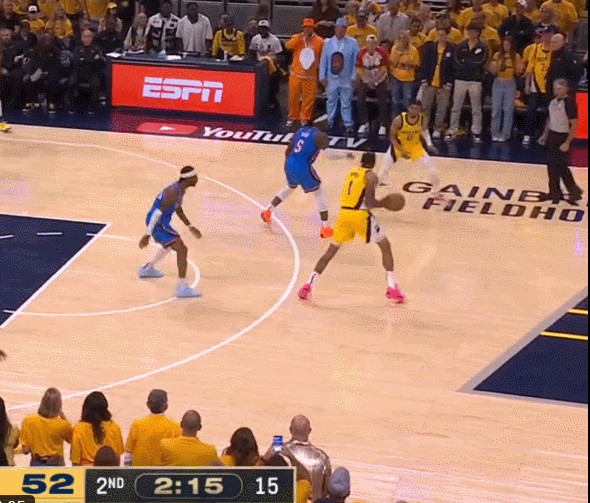 你干嘛！哎呦~??多特繞掩護夸張起飛！摔了3米遠！