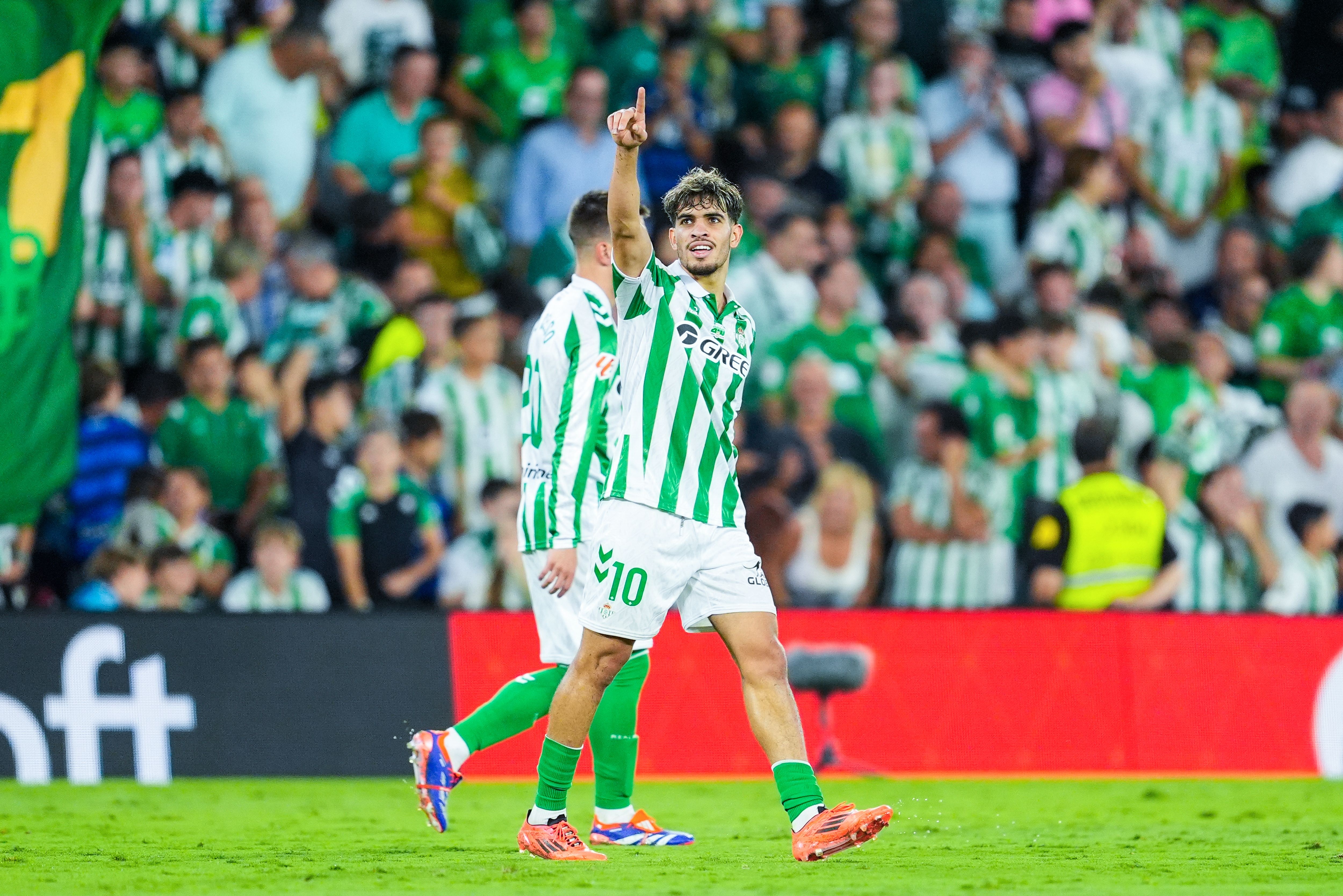 迪馬濟奧：科莫求購貝蒂斯邊鋒阿布德遇阻，羅馬乘機參與競爭