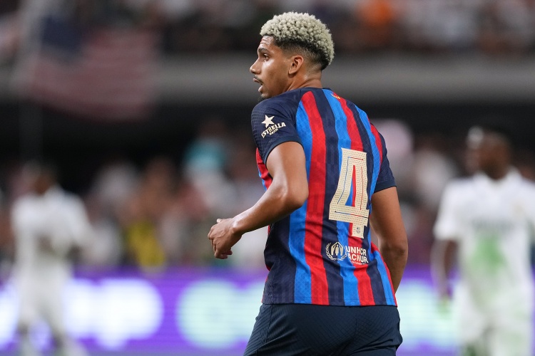 每體：7月1日起，阿勞霍的解約金將從10億歐降至6500萬(wàn)歐