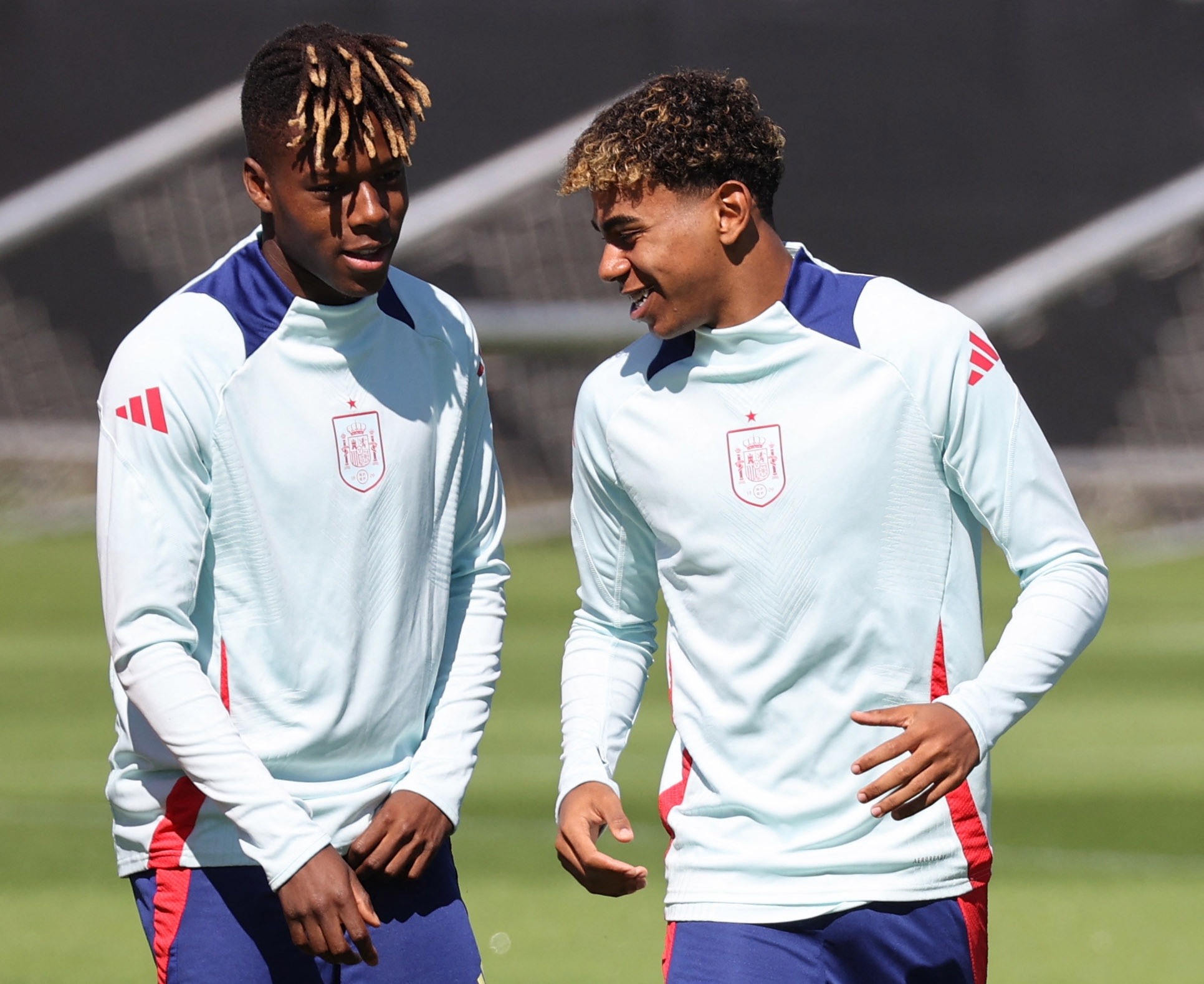 尼科在西班牙隊更衣室對巴薩球員開(kāi)玩笑：兄弟們，把我帶上