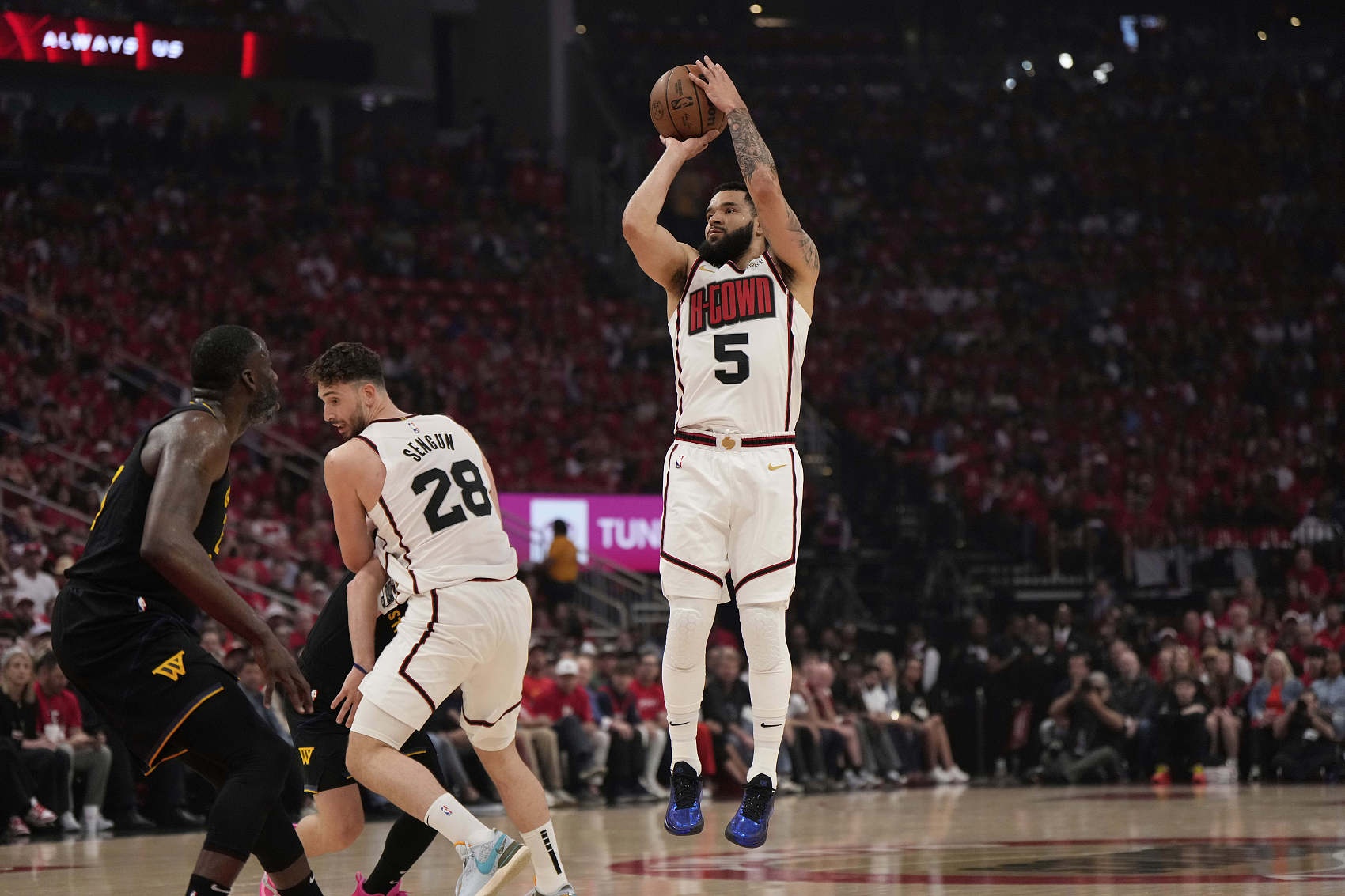 球隊選項4489萬(wàn)~火記：范弗里特和火箭或續簽一份便宜一些的長(cháng)約