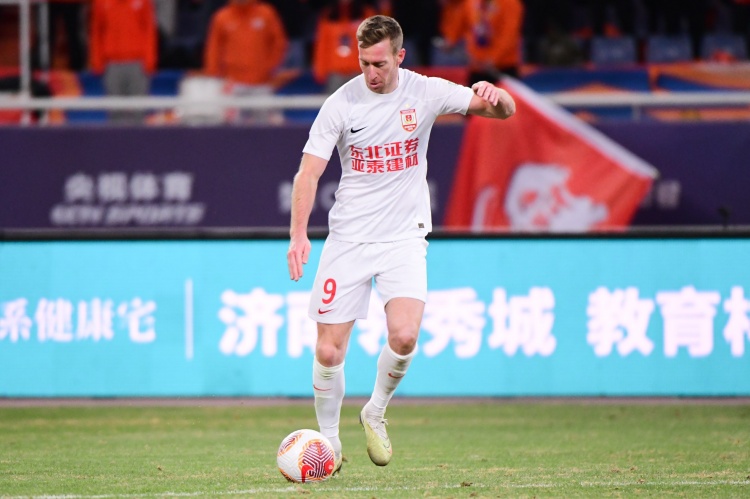 里程悲??貝里奇代表中國俱樂(lè )部各項賽事出戰100場(chǎng) 遭傷退+輸球