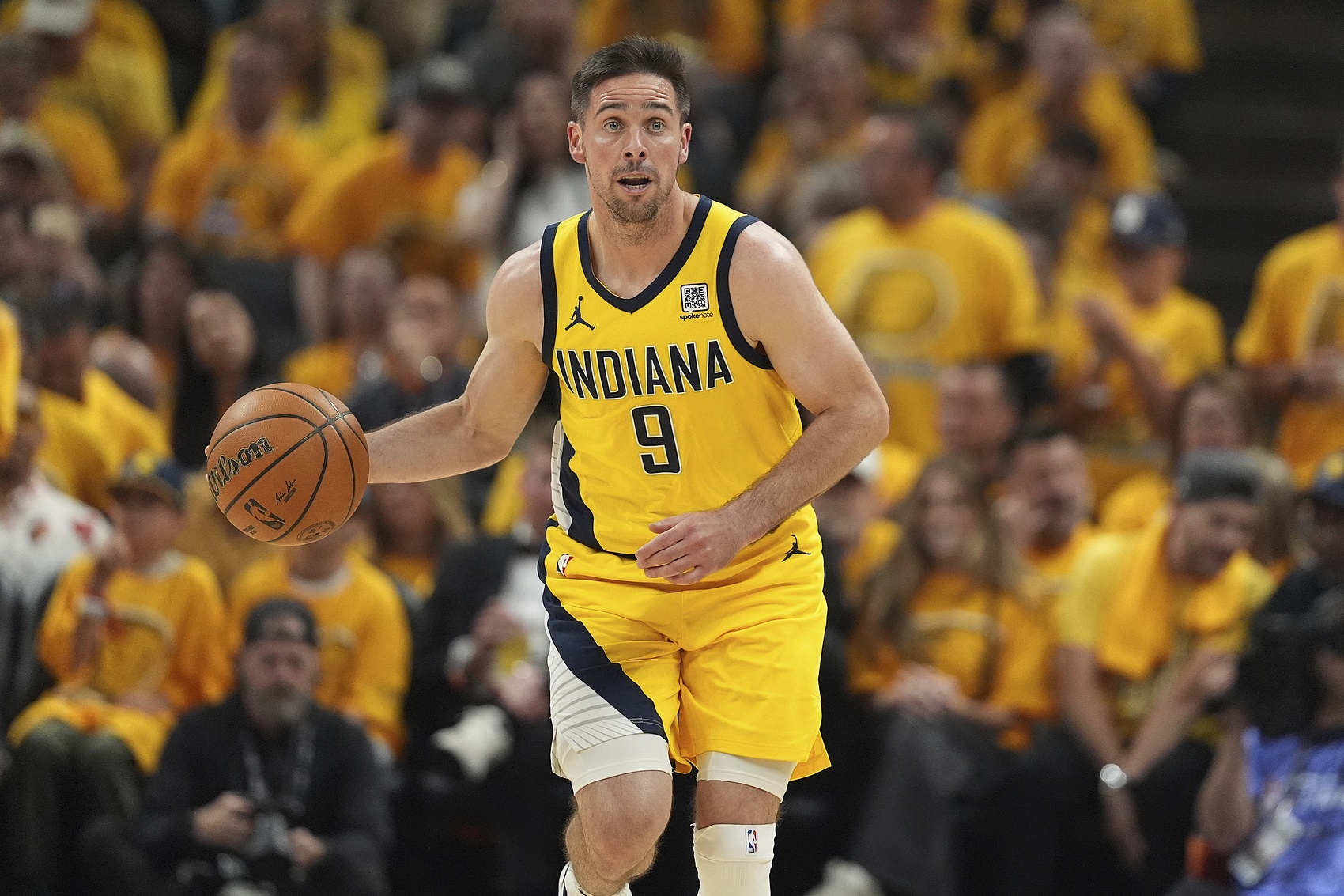 小身材大能量！麥康納替補14中8砍18+4+4 第三節單節13分強行續命