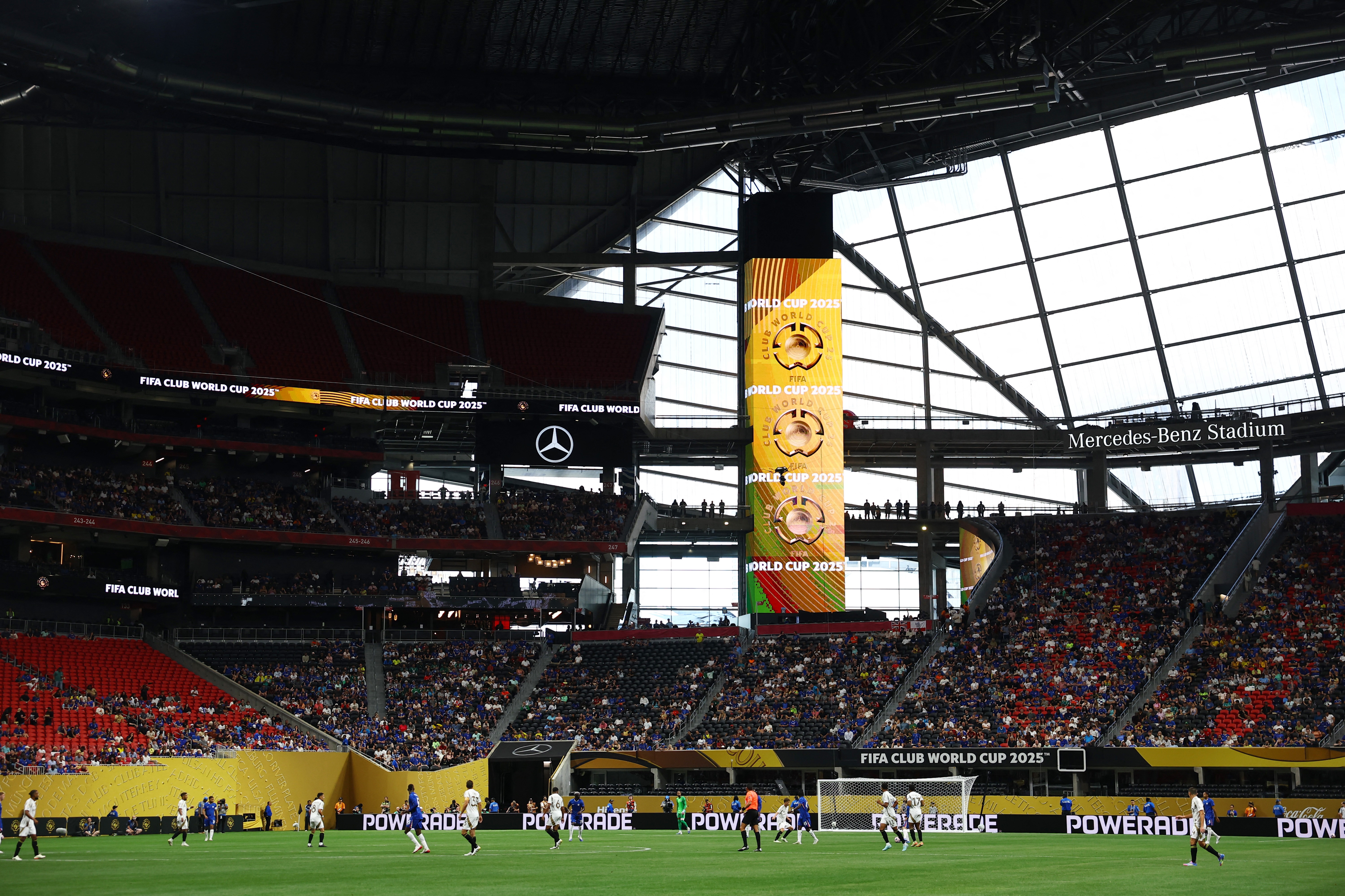 工作日下午3點(diǎn)看球！22137人觀(guān)戰切爾西vs洛杉磯，球場(chǎng)滿(mǎn)座7萬(wàn)人