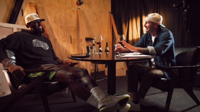 詹姆斯：雷迪克錄播客時(shí)準備極為充分 任何領(lǐng)域都需這種精神??