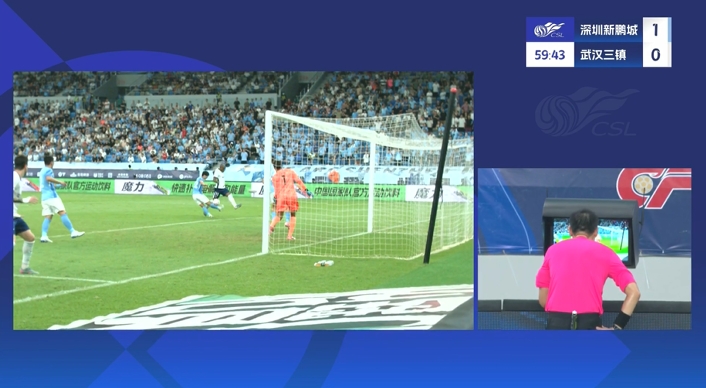 倒霉！張昱杰解圍送點(diǎn)+被擔架抬離場(chǎng)傷退，圖多列點(diǎn)射助三鎮扳平