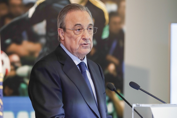 皇馬備戰世俱杯首戰，弗洛倫蒂諾到訓練場(chǎng)觀(guān)看球員訓練